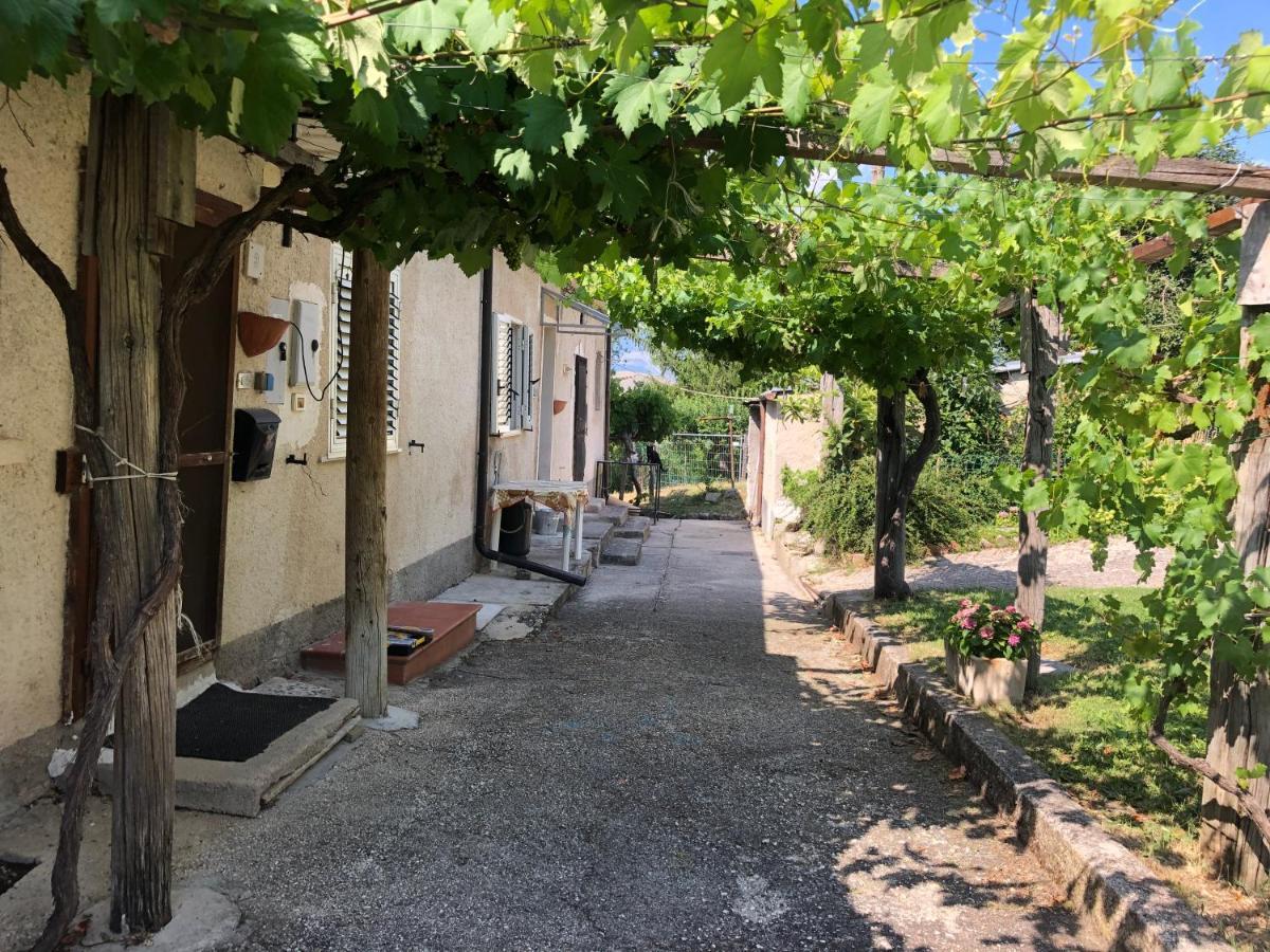 Il Rustico Uno A Bugnara Nella Valle Del Sagittario Sulmona Bagian luar foto